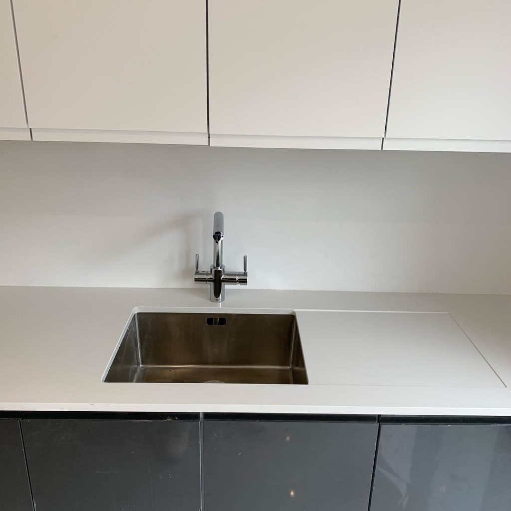 20mm Pure White Quartz and 20mm Black Fusion Granite