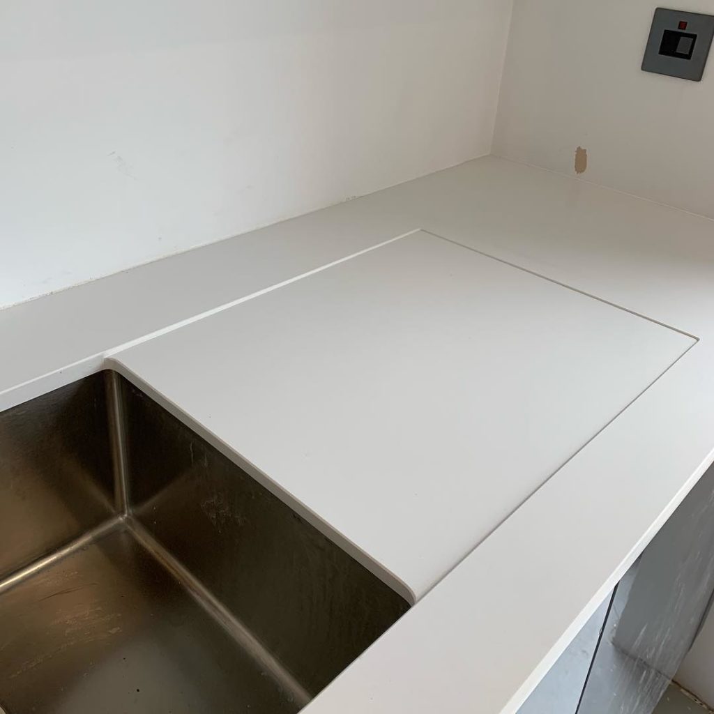 20mm Pure White Quartz and 20mm Black Fusion Granite